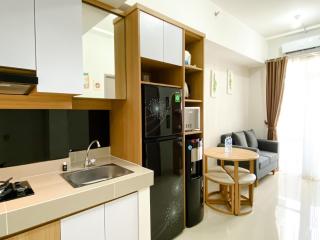Best Homey 1BR at 25th Floor Vasanta Innopark Apartment By Travelio - Cikarang - 1
