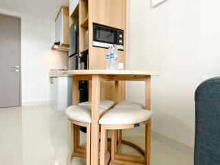 Best Homey 1BR at 25th Floor Vasanta Innopark Apartment By Travelio - Cikarang - 2
