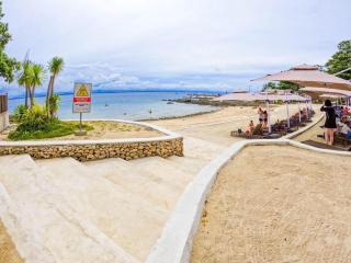 2BR Condo unit with balcony- Pool Access- Near Airport - 9