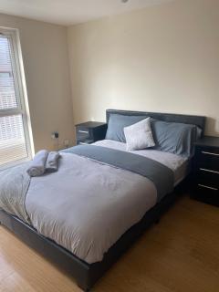 4 Bed House - Sleeps 8 - Wifi - Parking - 1