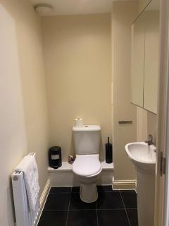4 Bed House - Sleeps 8 - Wifi - Parking - 7