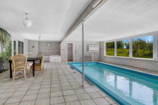 Holiday Home With Pool For 12 People - 9