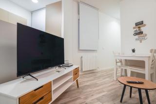 Modern and Cozy-3 Bedrooms 1 Bathroom-Delicias - Madrid - 9