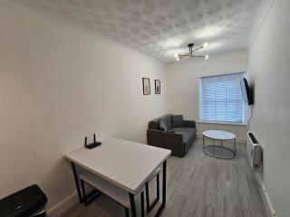 Stylish 1 Bedroom Flat near Bridgend Town centre - Bridgend - 4