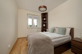 Exceptional Apartment with Parking for 6 Guests by Noclegi Renters - Wrocław - 2