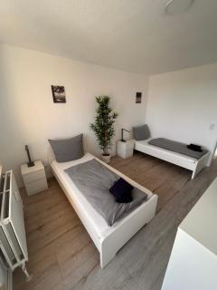 bookandstay24 Dietzenbach 2 Zimmerwohnung mit Balkon, Küche und Parkplatz - 3