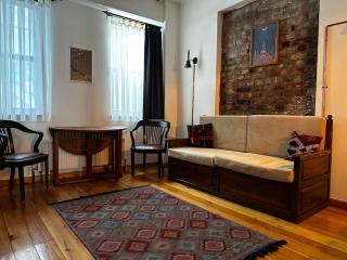 2Br, 2Ba, Ground Flr of Historical Building, Galata - Istanbul - 5