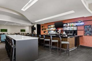 Embassy Suites by Hilton Newark Airport - 1