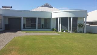 Busselton Beach House with WiFi - 3