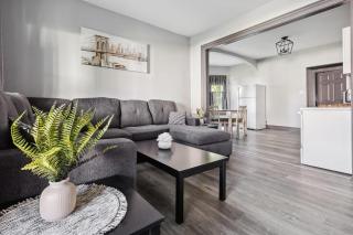 Spacious 6BR 2BA minutes for the Falls & Casino - 0