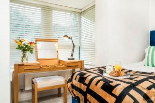Argus Hse Contractor, Relocator, Families, Free Parking, Industrial Area - Leverstock Green - 3