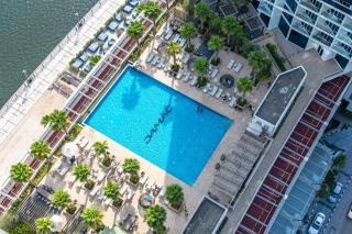 Deluxe One-Bedroom Apartment in Business Bay with Burj Khalifa and Canal View - 2