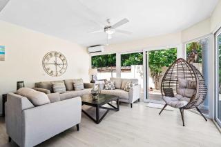Rooi Santo 128 - Palm-Eagle Beach - 5