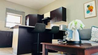 Modern & Stylish 1bed Apt - 4