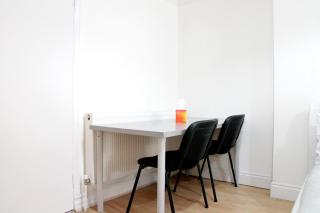 Large Studio Garden Flat on Golders Green Road - London - 1