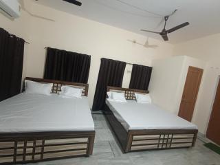RaghuvarDham Delux 2 Double Beds - Ayodhya - 4