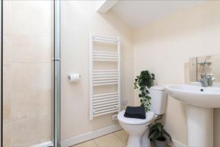 cheerful double en-suite room with free wifi - Derby - 7