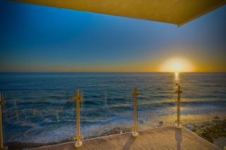 Oceanfront Getaway, Private Beach, Fire Pit, 5BR - Oceanside - 5