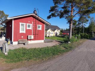 Tiny house with sauna and hot tub close to archipelago - 3