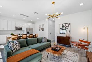 Close to DT Tampa Newly Designed Fully Stocked Kitchen - 7