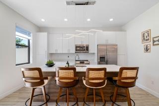 Close to DT Tampa Newly Designed Fully Stocked Kitchen - 6