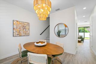 Close to DT Tampa Newly Designed Fully Stocked Kitchen - 5