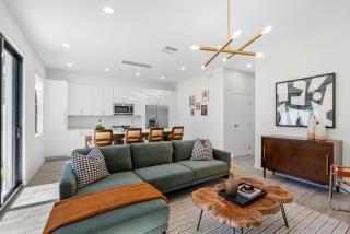 Close to DT Tampa Newly Designed Fully Stocked Kitchen - 1