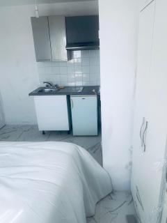 KingBedStudio-Parking-SouthLondon-TownCentre - Mitcham - 9