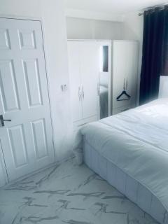 KingBedStudio-Parking-SouthLondon-TownCentre - Mitcham - 4