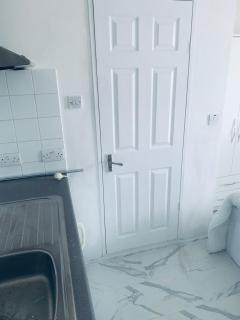 KingBedStudio-Parking-SouthLondon-TownCentre - Mitcham - 3
