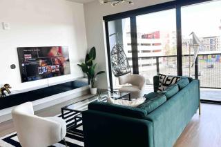 Luxe Penthouse Downtown - 6