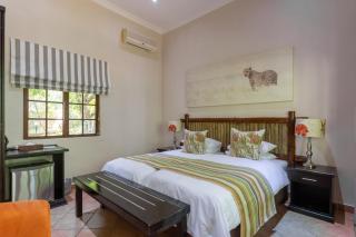 Emdoneni Lodge with Zululand Cat Conservation Project - Hluhluwe - 2