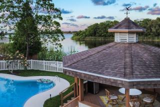 Lakeside Retreat-4plex Sleeps 20 - 2