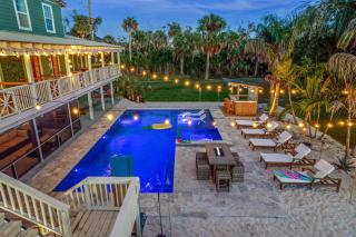 No 1 Largest Tampa Private Compound, 11BR Sleeps 40 - 9