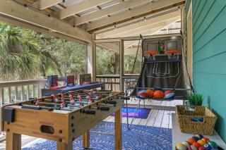 No 1 Largest Tampa Private Compound, 11BR Sleeps 40 - 2