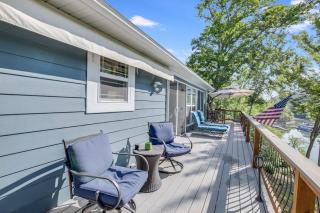 Lakefront Paradise Island - New Tazewell - 5