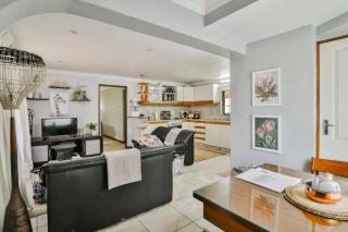 Rose Thatch Cottage - Howick - 1