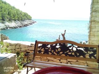 House 3 meters from the sea, isolated place ,on sunniest Island Hvar,South side,crystal clear sea - 4