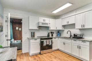 Pinellas Park Home Swim, Golf, Grill and More! - 4