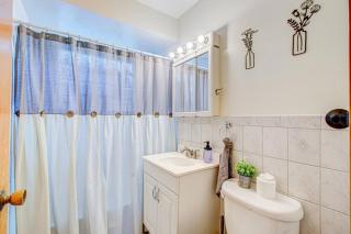 Luxury Artistic Condo Historic Location - Elmwood Park - 9