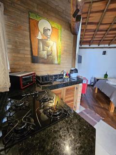 Chalezinho Mata Virgem - perto do centro e cachoeiras, cozinha completa e churrasqueira - 9