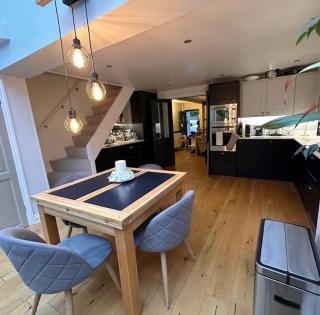 2 Bed Holiday Home with River Views - 8