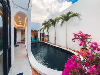 Villa Paros 3BR Greek Island Villa in Seminyak - Seminyak - 7