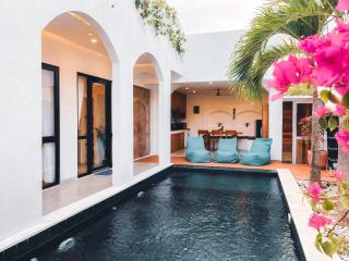 Villa Paros 3BR Greek Island Villa in Seminyak - Seminyak - 2