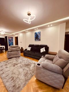 شقه فاخرة بإطلالة بانورامية شقة مفروشة للإيجار في شارع لبنان المهندسين القاهرة - 9