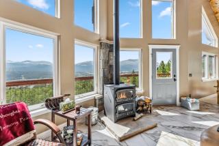 Custom 2BR & Loft Home, with Hot Tub & Stunning Views - 1