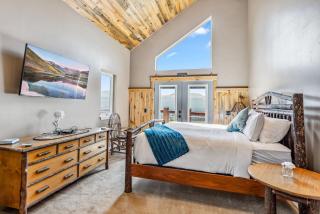 Custom 2BR & Loft Home, with Hot Tub & Stunning Views - 6