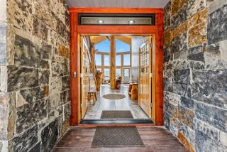 Custom 2BR & Loft Home, with Hot Tub & Stunning Views - 5