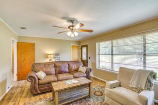 Cozy De Kalb Home with Grill on 100 Acres! - - 7
