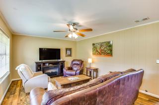 Cozy De Kalb Home with Grill on 100 Acres! - - 6